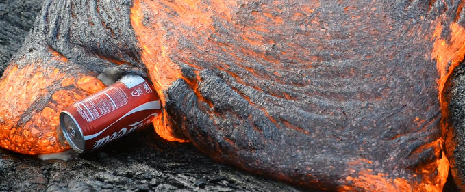 Cutii de cola distruse de lavă