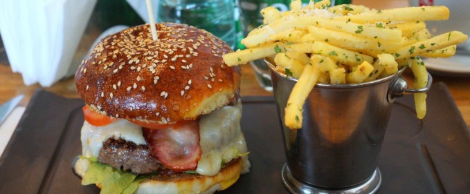 Turul Burgerilor: Game of Dijons la Vivo Fusion Food Bar