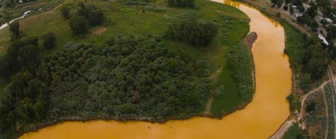 O fostă mină de aur poluează enorm la un secol de la închidere