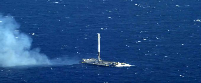 Încă o aterizare de succes pentru Falcon 9, acum pe ocean