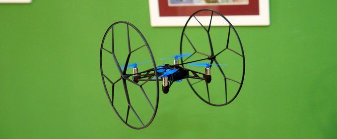 Căutați o dronă pentru copii? Iată o recomandare bună: Parrot Rolling Spider (review)