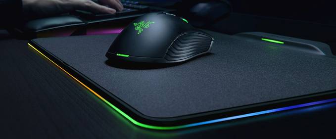 Review: Razer Hyperflux Mamba și Firefly, mouse de gaming cu încărcare wireless de la pad