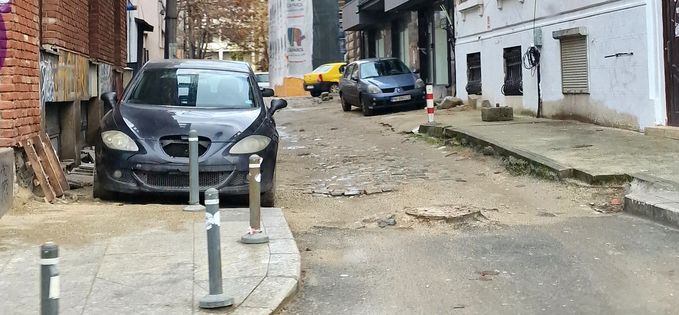 Care este treaba cu strada în paragină de lângă Piața Universității?