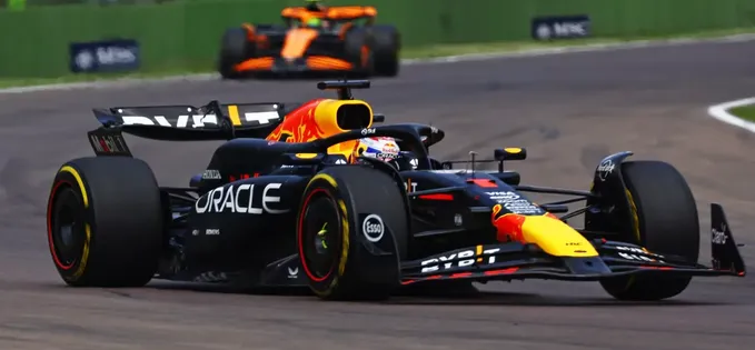 Formula 1 în Emilia-Romagna: Verstappen câștigă cu doar 0,7 secunde în fața lui Norris