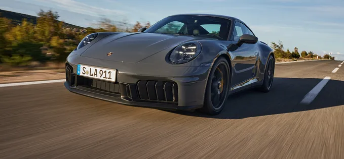 Iată noul Porsche 911, iar GTS-ul arată excelent și are un motor hibrid inedit