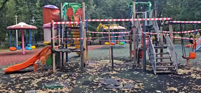 Locul nostru de joacă din Parcul Tineretului a ars peste noapte