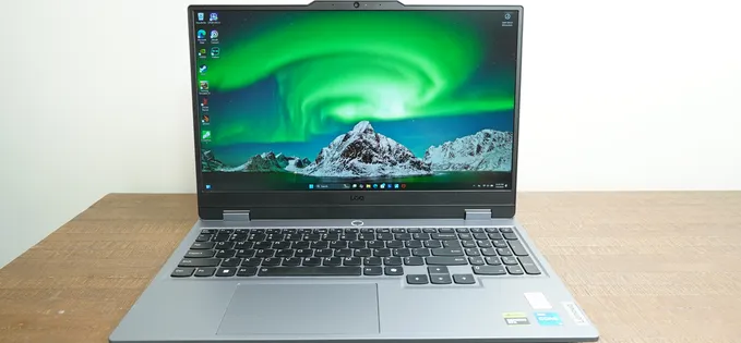 M-am jucat pe un Lenovo Loq cu RTX 4060: cât de bine rulează jocurile moderne pe un laptop de gaming de 5000 de lei